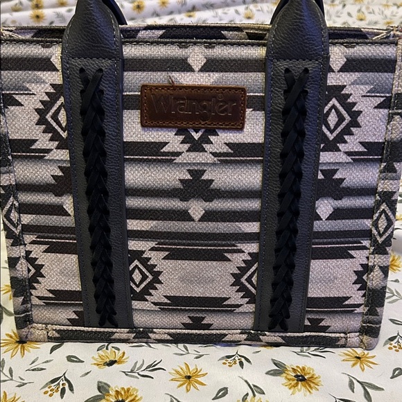 Wrangler Geometric Small Black and Gray Tote - Picture 4 of 9
